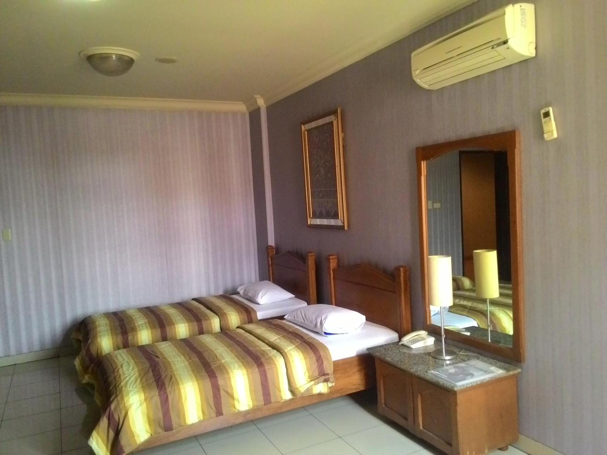 Hotel 678 Kemang Powered By Cocotel Jakarta Extérieur photo