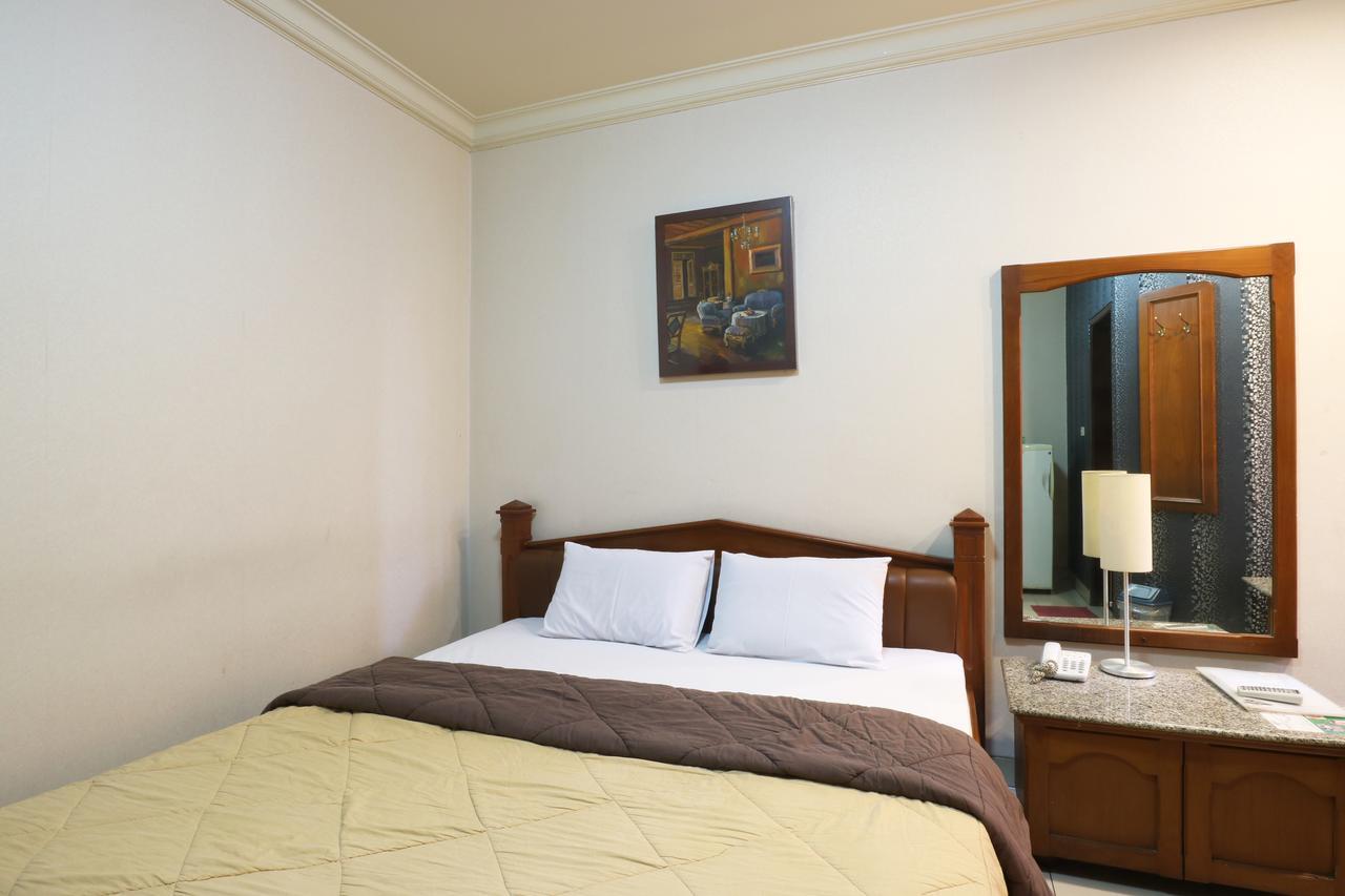 Hotel 678 Kemang Powered By Cocotel Jakarta Extérieur photo