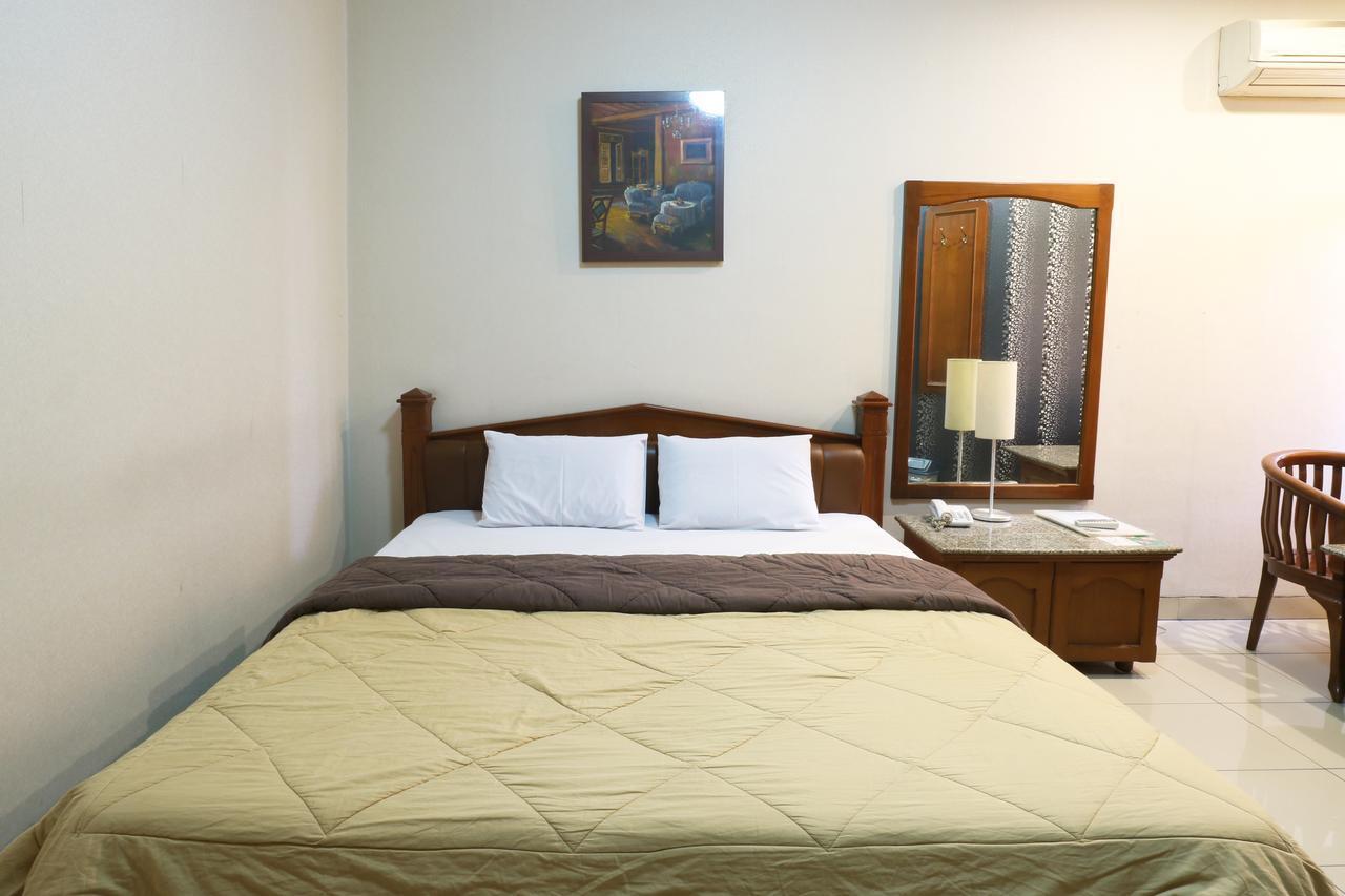 Hotel 678 Kemang Powered By Cocotel Jakarta Extérieur photo