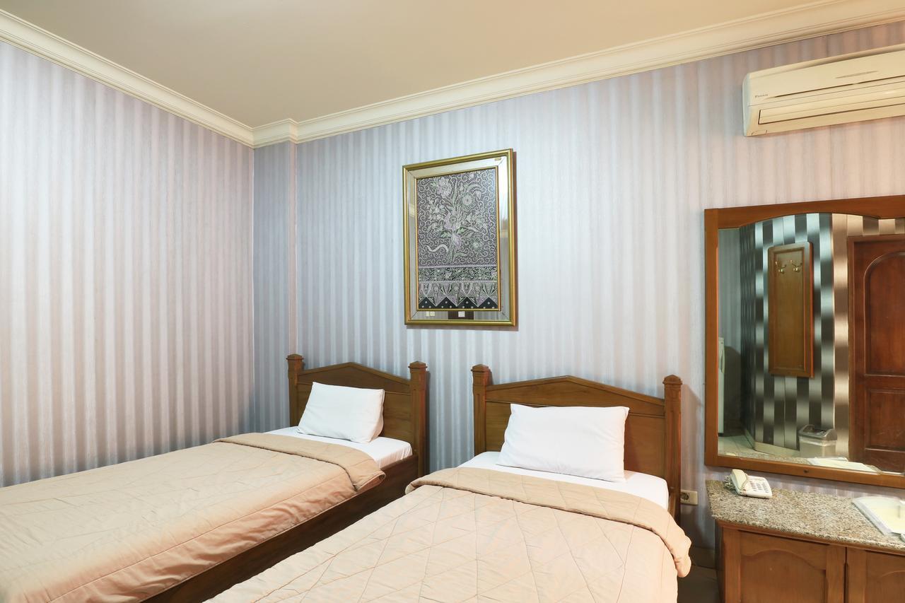 Hotel 678 Kemang Powered By Cocotel Jakarta Extérieur photo