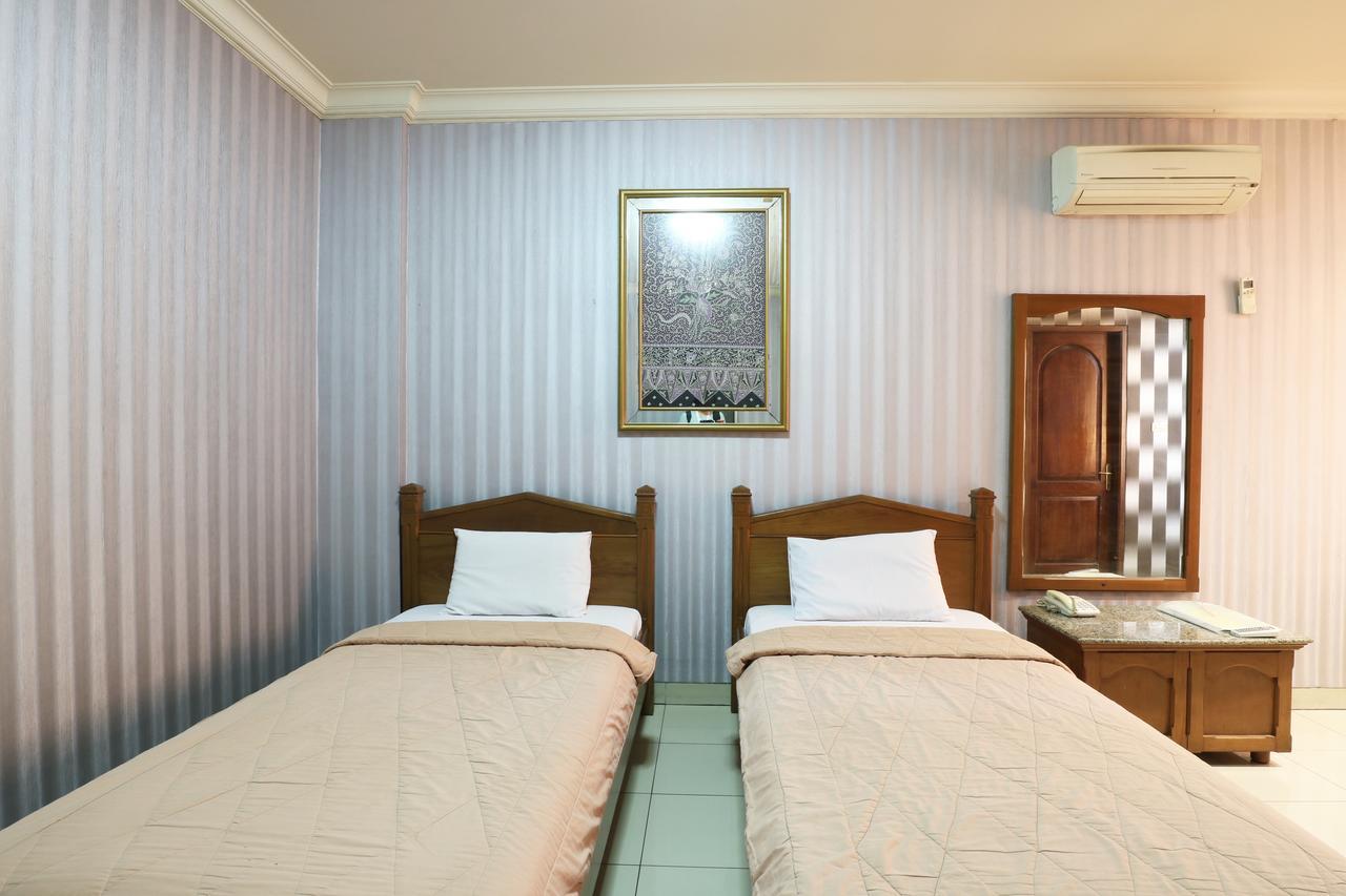 Hotel 678 Kemang Powered By Cocotel Jakarta Extérieur photo