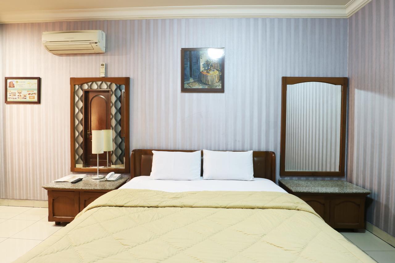 Hotel 678 Kemang Powered By Cocotel Jakarta Extérieur photo